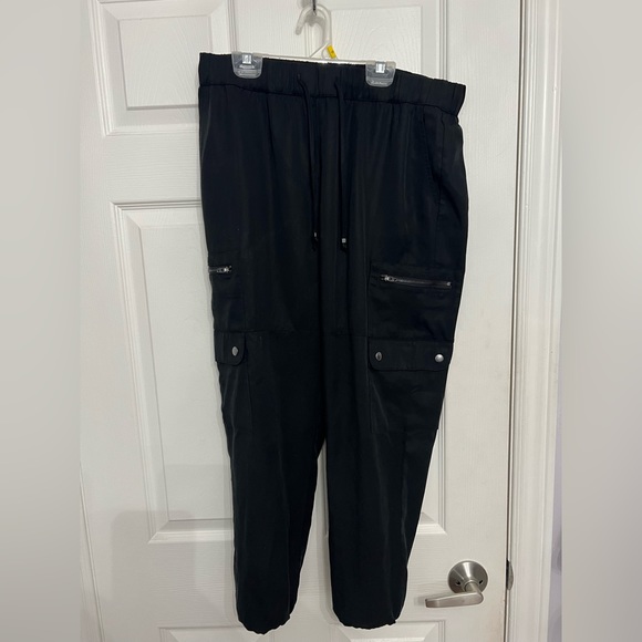 Banana republic capris/cargo pants size M - Picture 1 of 3